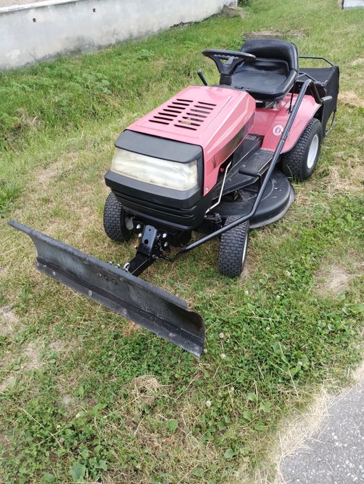 Tractoras tuns iarba MTD