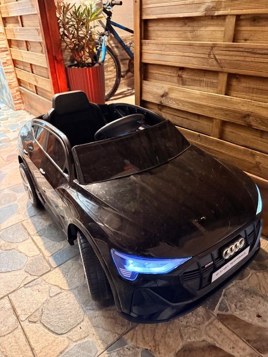 Mașinuță electrică.