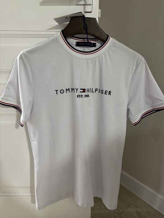 Футболки Tommy Hilfiger
