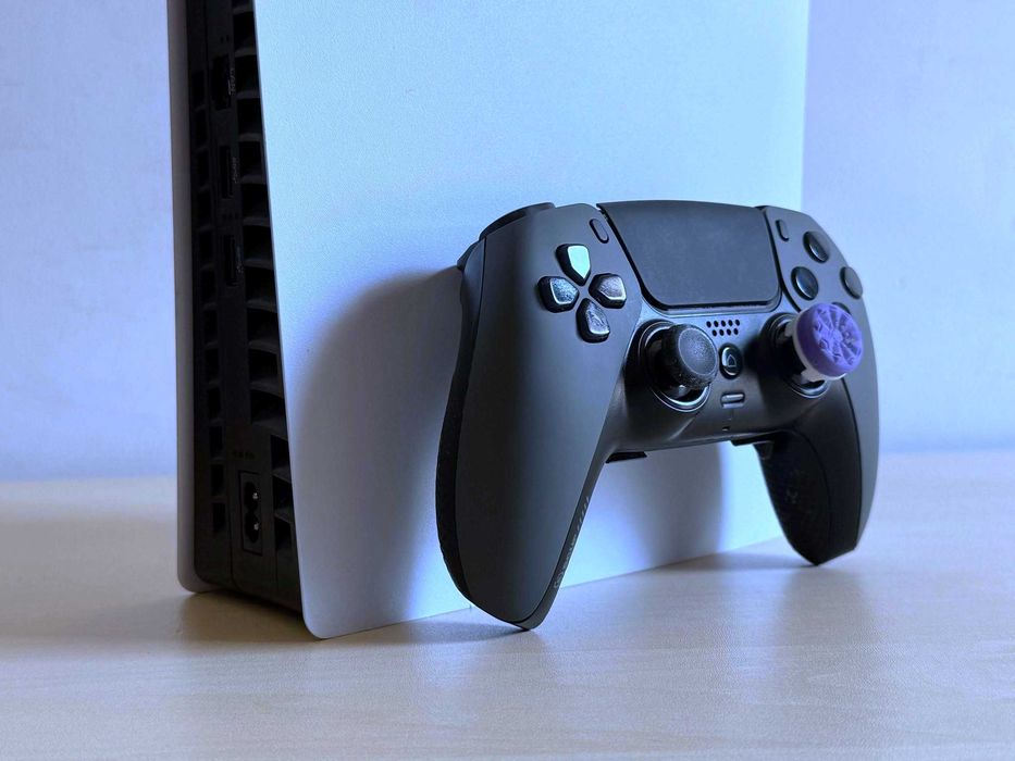 Бартер! Playstation 5 Slim Digital Edition 825GB White (Бял) + Scuf Reflex Controller