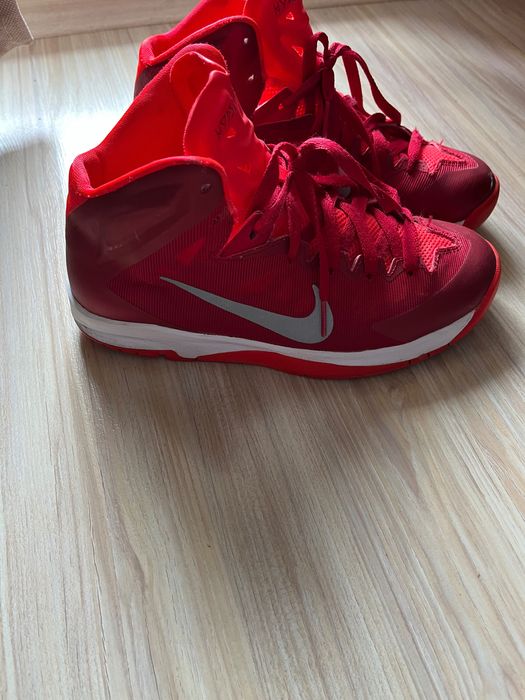 Маратонки на NIKE