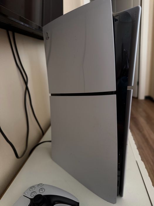 Продам срочно Play Station 5