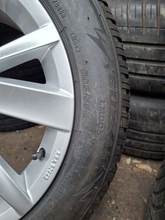 4бр. Чисто Нови 205/55/16 Bridgestone Blizzak LM 005