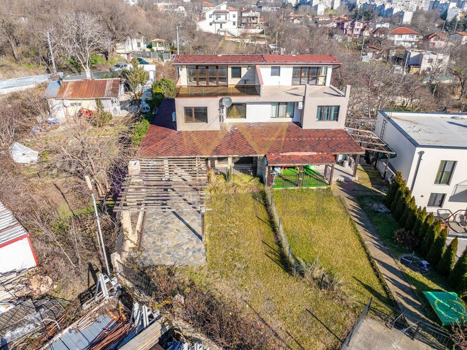 Продава се Къща в Варна, м-т Ментешето - 270 кв.м за 1000 €/кв.м - Снимка #1