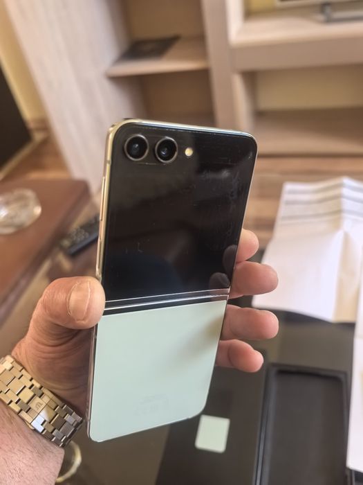 Samsung z flip 5 256G.