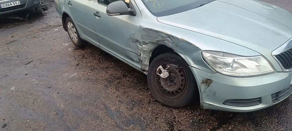 Dezmembrari / Dezmembrez Skoda Octavia 2 Combi (1Z5) 1.2 TSI CBZB cutie viteze manuala cod culoare LF7W