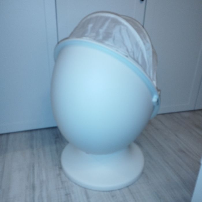 Fotoliu rotativ pentru copii de la Ikea