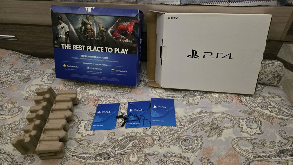 Продаю Sony Playstation 4 slim на 1 тб.