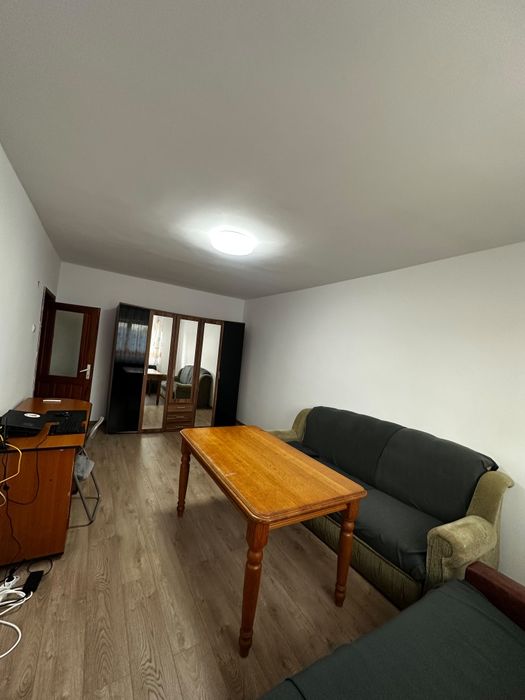Închiriez apartament