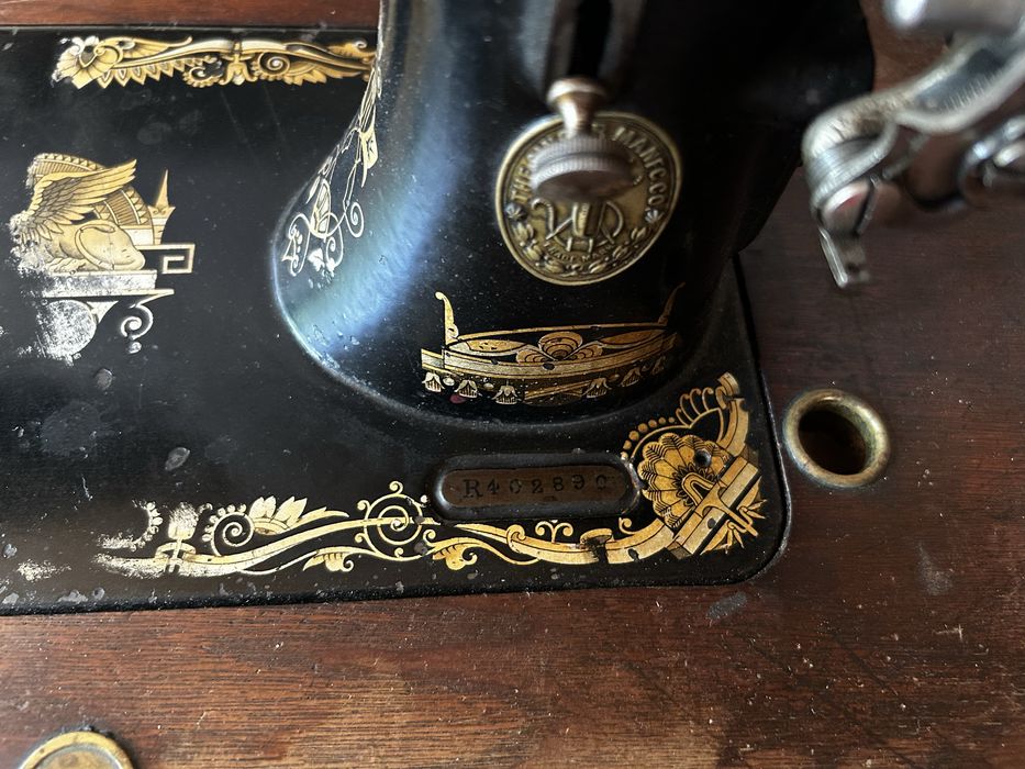 Masina de cusut artizanala Singer