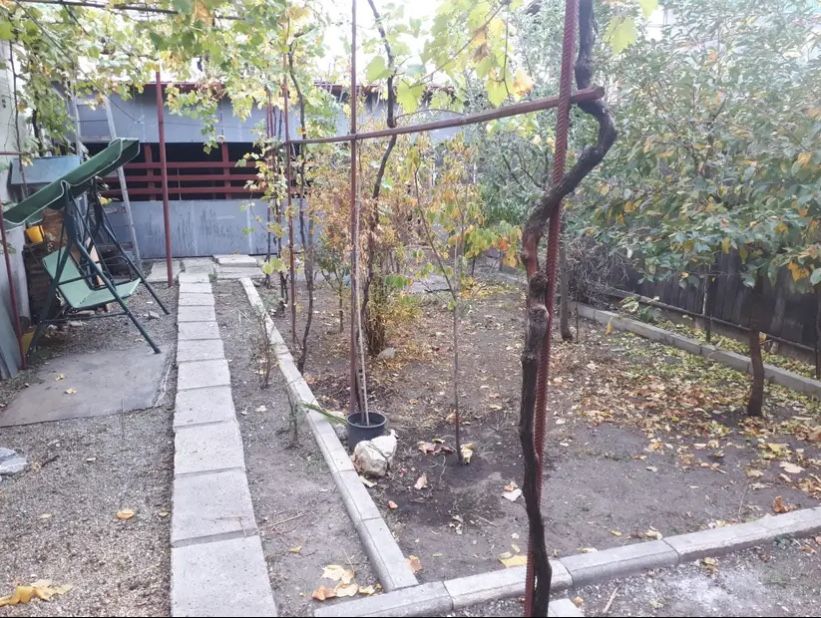 Vand casa (parter+etaj) - zona Biserica Noua