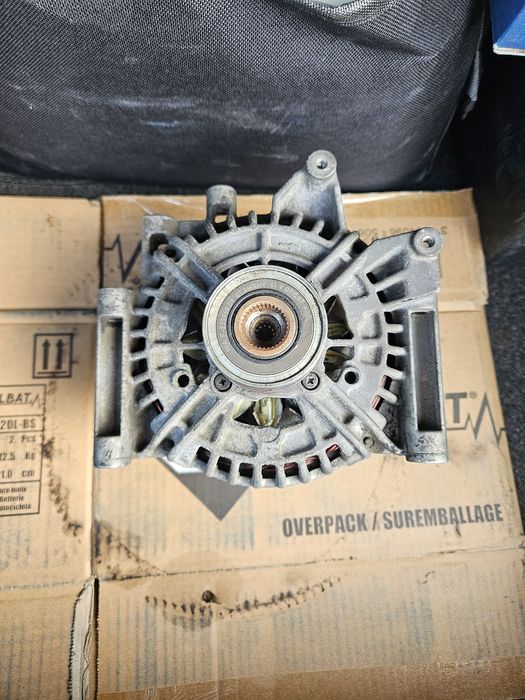 Генератор Алтернатор Mercedes  Sprinter Vito