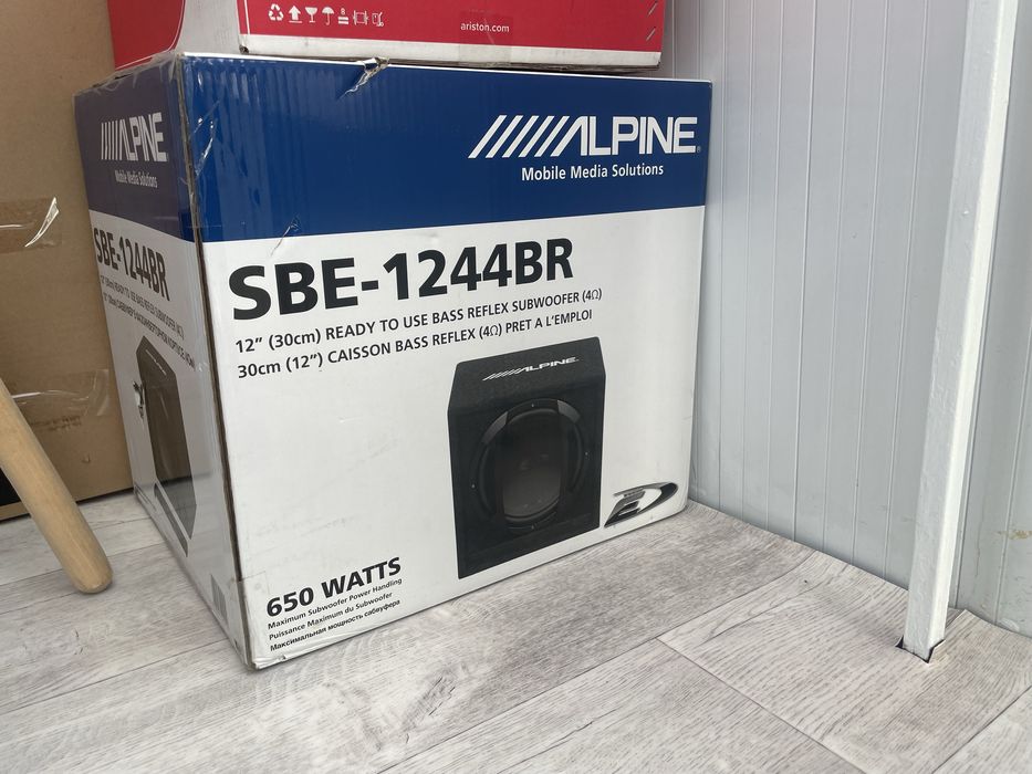 Продам сабвуфер ALPINE
