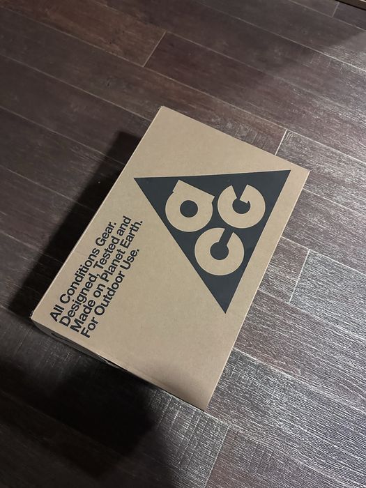 Новые кроссовки Nike