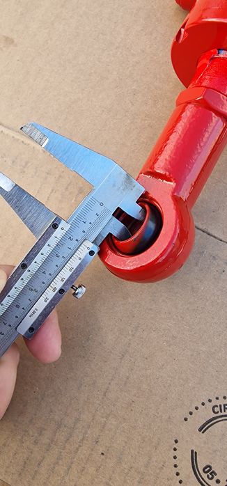 Cilindru hidraulic 420 mm deschide 220 mm tija grosime 30 mm bolturi 2