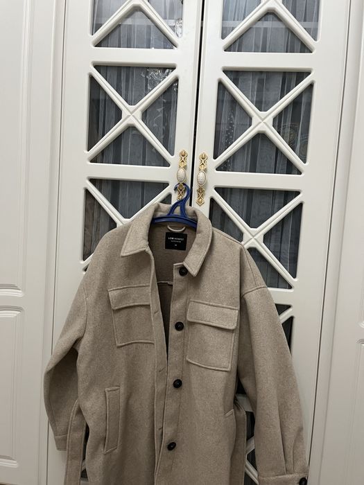 Продам бежевое пальто