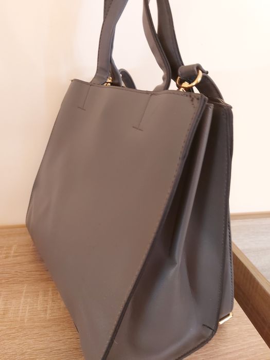 Чисто нова сива чанта със сваляща се дръжка за рамо