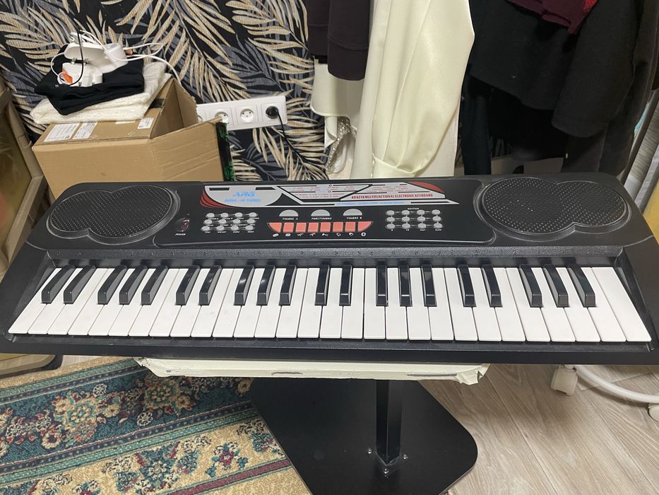 Продам синтезатор