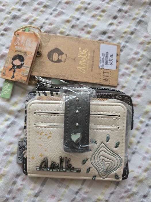 Продавам ново дамско портмоне Анеке