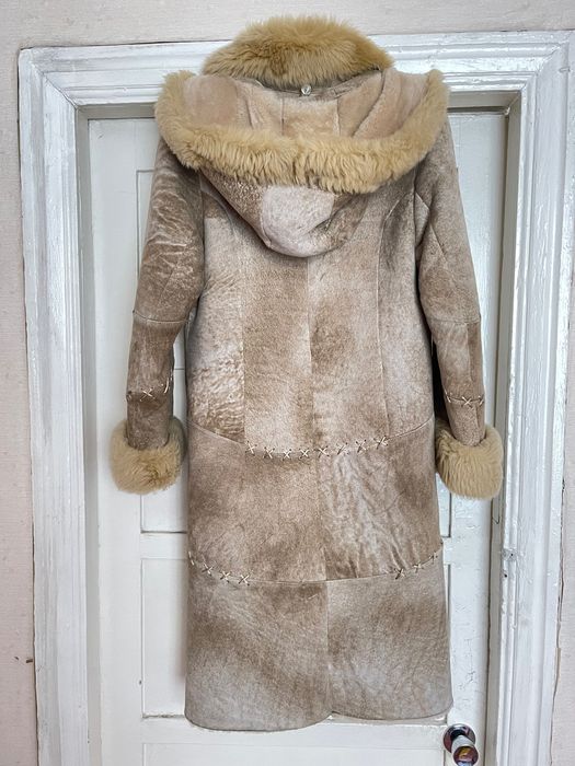 Дублёнка натуральный мех, с капюшоном