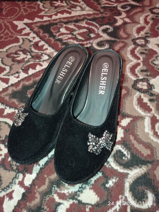 Zamshiviy holati yahshi, bir marta oyoqga kiyilgan. Sotaman.