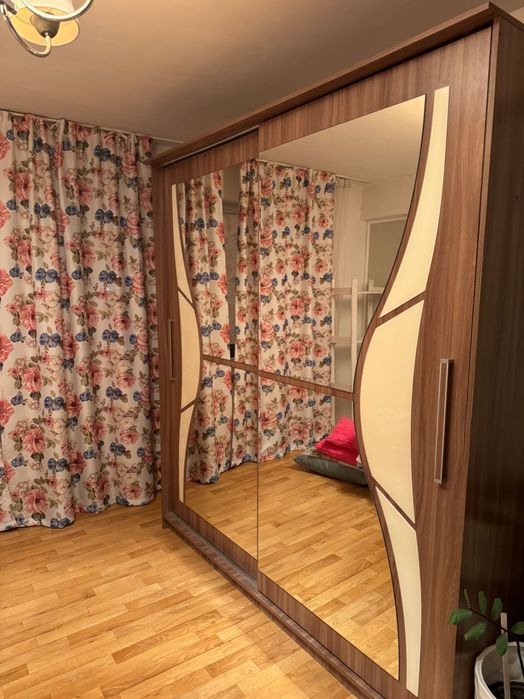 Шкаф купе с зеркалом