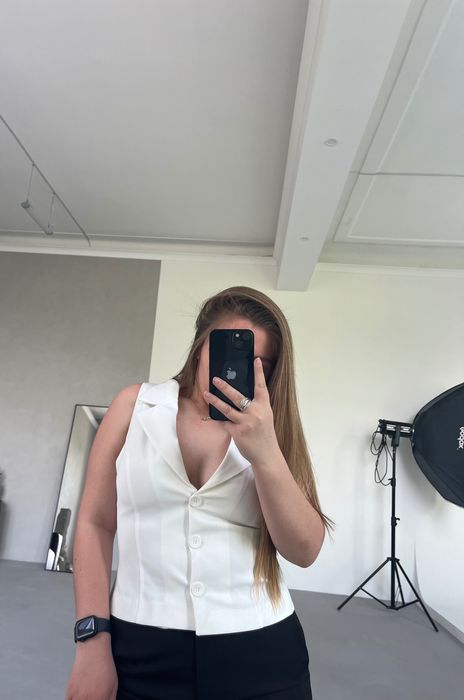 Дамска жилетка бяла