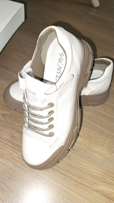 Ботинки белые демисезонные