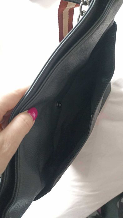 Дамска черна чанта