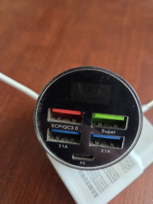 Зарядное устройство для автомобиля.