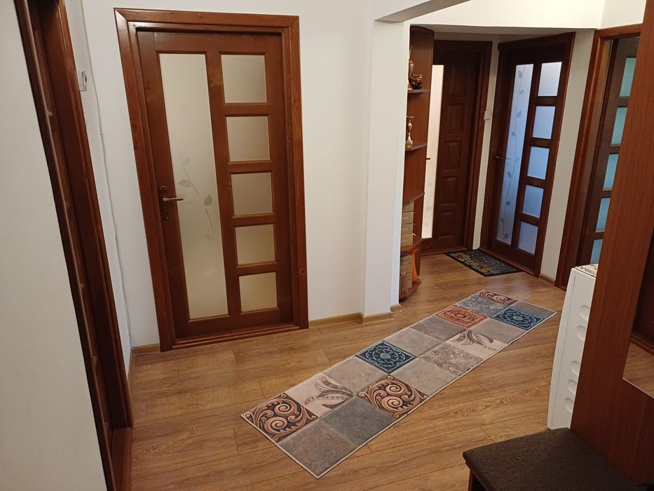 Apartament 3 camere decomandat | Bloc cărămidă 1990 | Zona Nicolae Iorga