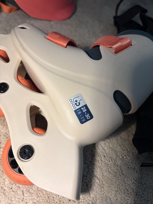 Set role Oxelo pentru copii + casca, genunchere, cotiere, protectie maini.