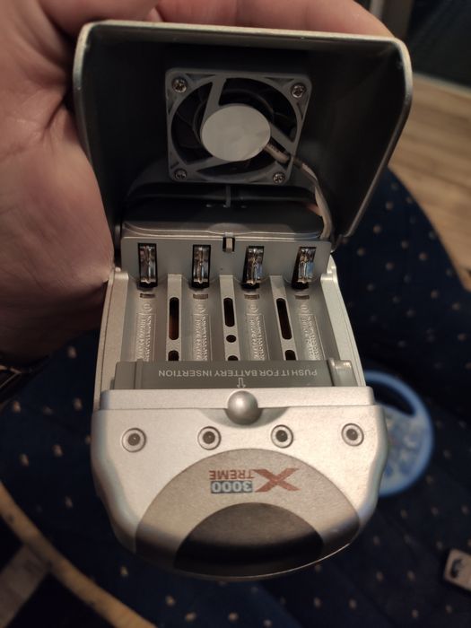 Ултра  бързо зарядно Xtreme