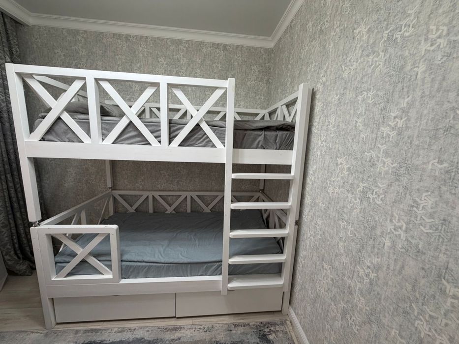 70 тыс , 90/180 размер, стол 20 тыс