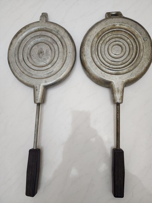 Форма для выпечки орешков в хорошем состоянии