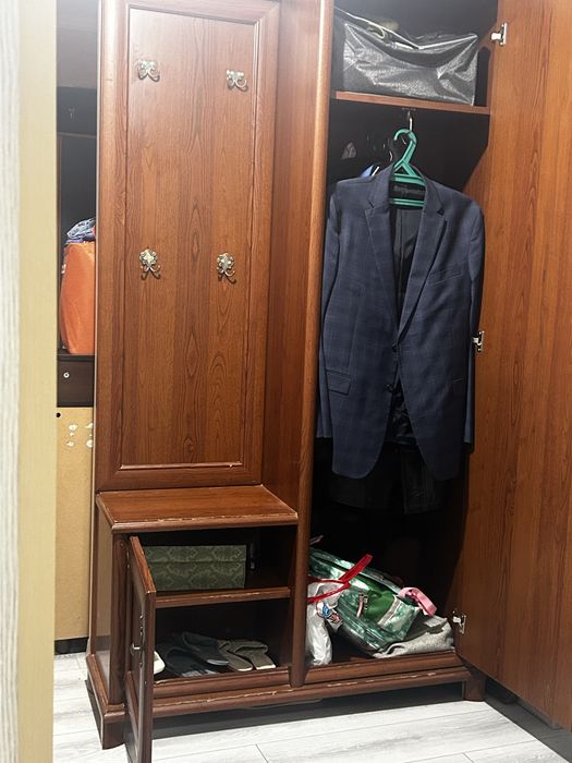 Продается шкаф в прихожую