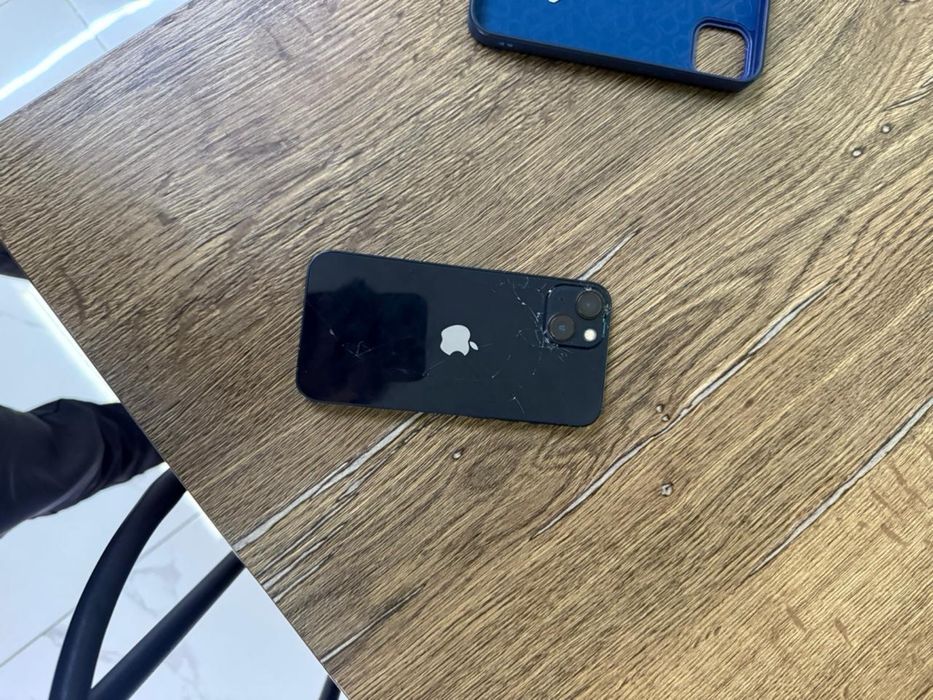 Продам айфон 13