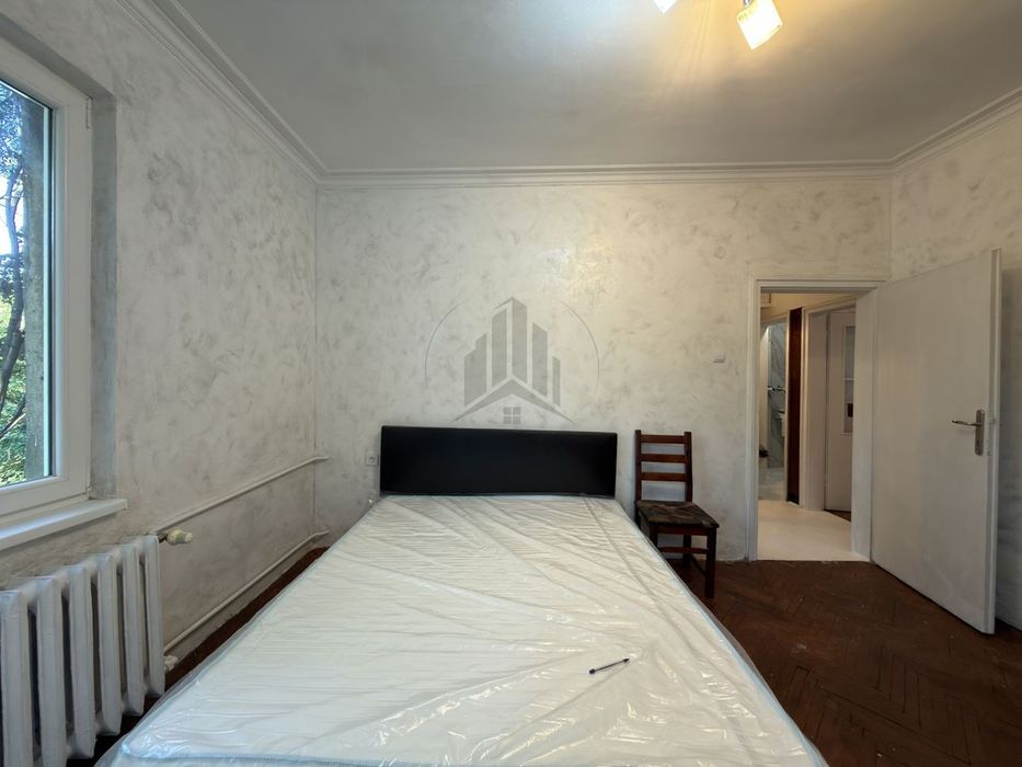 ул. Искър, кв. Оборище - 2 ст. за продажба
