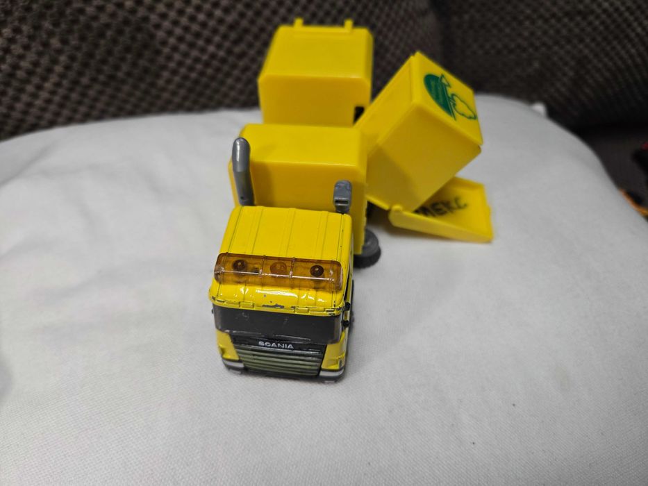 Лот камиони , колички и мотор