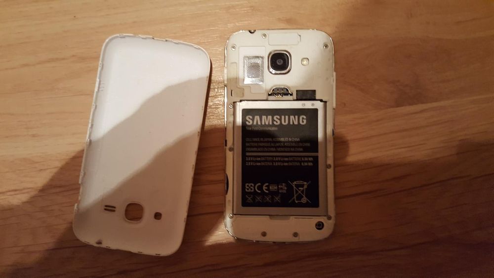 Smartphone Samsung alb sticla sparta;