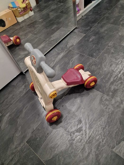 Уокър за прохождане 4 в 1 - Уокър, тротиметка, и колело и маса за игра