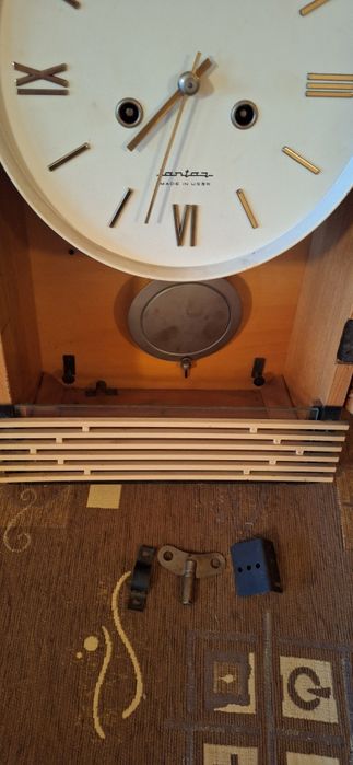 Старинен механичен стенен руски  часовник с махало Янтарь