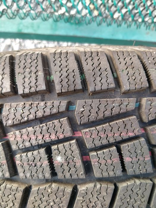Продам зимнюю покрышку