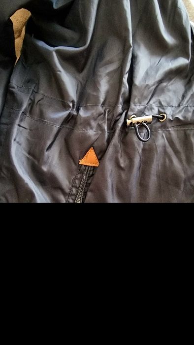 Продам ветровку на девочку