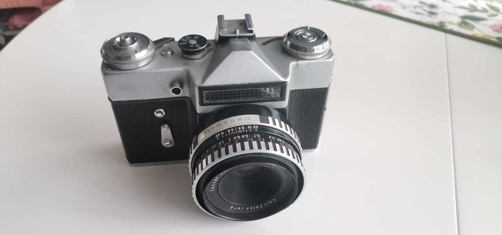 Aparat Zenit E + Obiectiv Carl Zeiss Jena Tessar 50mm f/2.8 Zebra - Funcțional mecanic