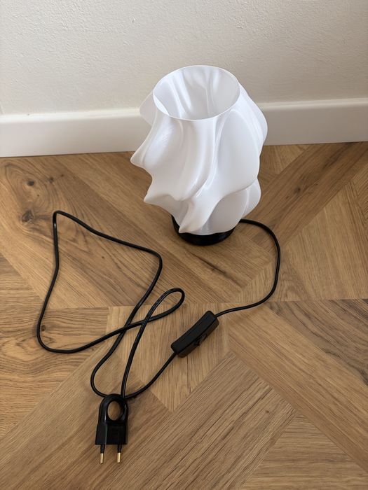 Lampa / veioza alba cu lumina calda