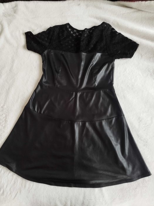 Черна рокля за различни поводи