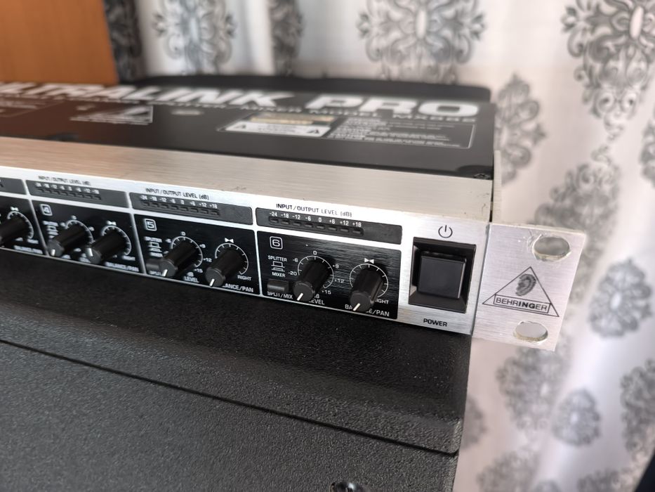 Behringer Ultralink Pro MX882