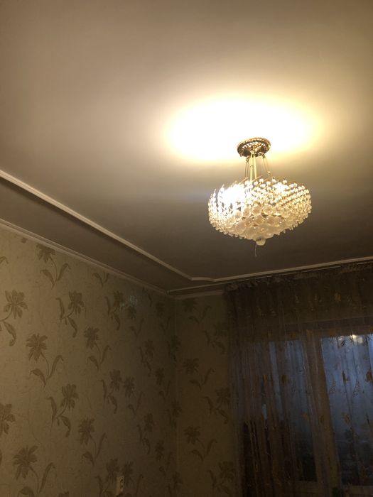 Продам          люстры     из          граненного стекла.