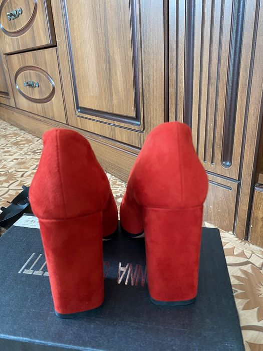 Продам новые туфли